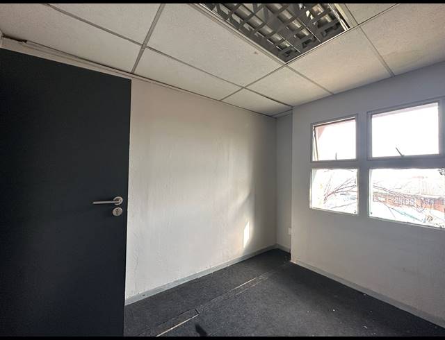 130M² OFFICE TO LET IN HIGHVELD BUSINESS PARK